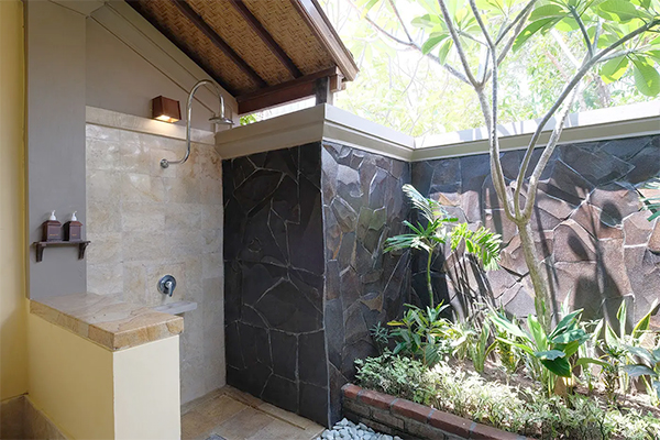 ミンピリゾート ムンジャンガンのパティオの屋外シャワー